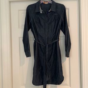 Boden Jean shirt dress. Button up the front. Has a belt. Size US8R